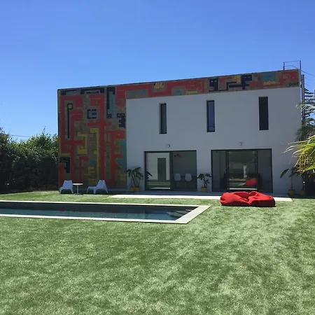 Maison d'hôtes Le Cube Design A Avec Piscine Et Cuisine