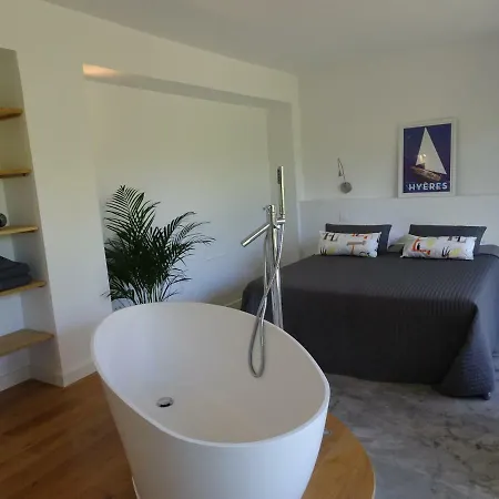 Le Cube Design A Avec Piscine Et Cuisine Maison d'hôtes Hyères