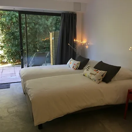Le Cube Design A Avec Piscine Et Cuisine Pensjonat Hyères