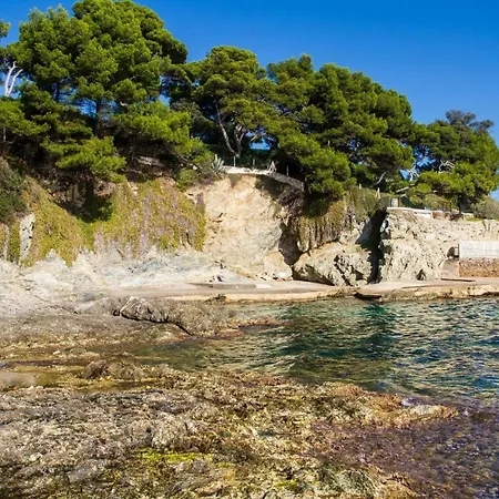 Le Cube Design A Avec Piscine Et Cuisine Pensjonat 4*
