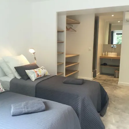 Le Cube Design A Avec Piscine Et Cuisine Guest house Hyeres